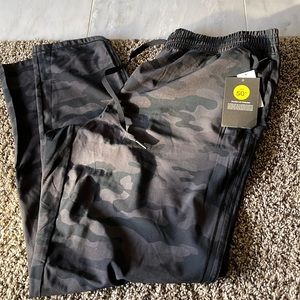 Brand New GapFit Runaround Pants Size Medium